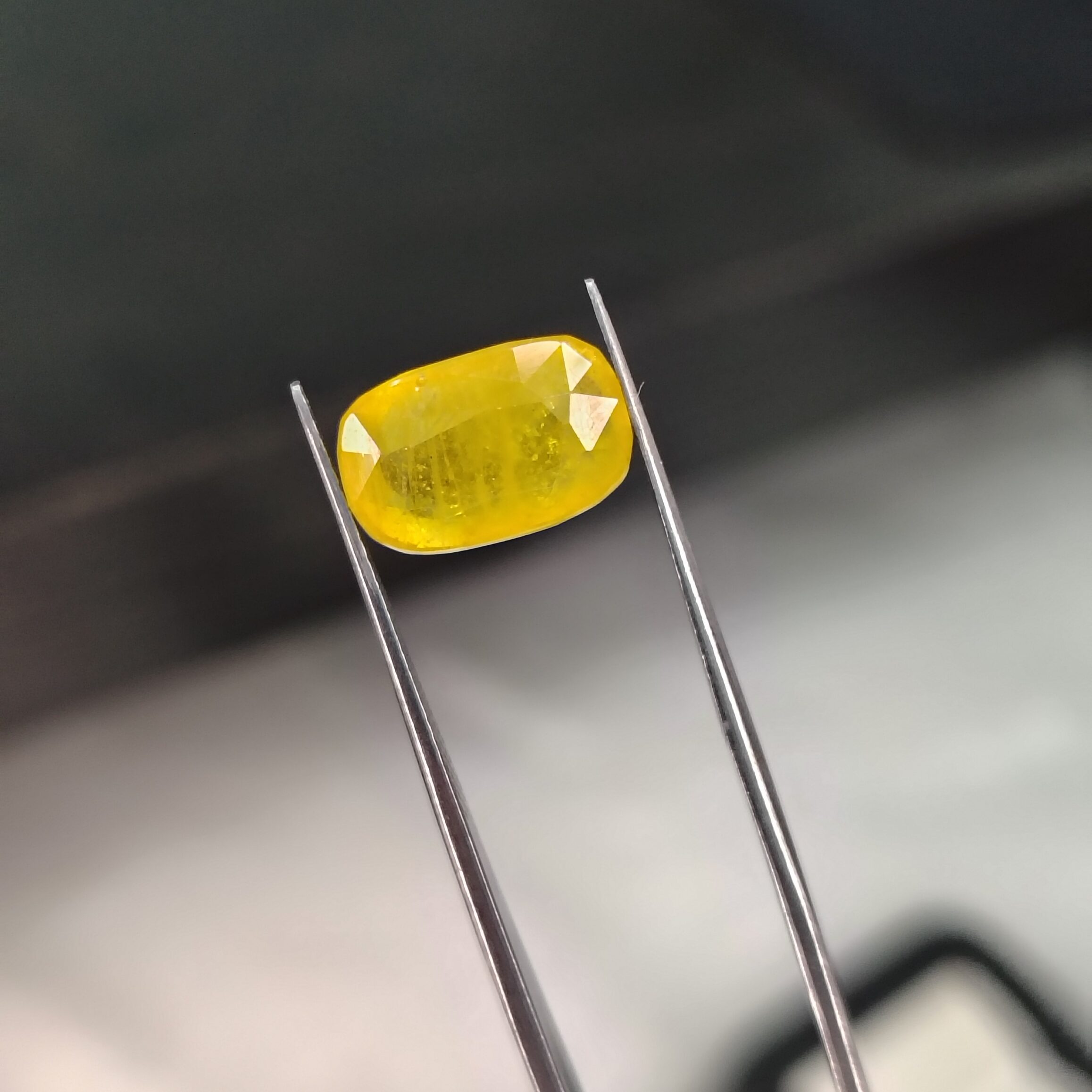 6.400 Carat Natural Yellow Sapphire (Pukhraj)