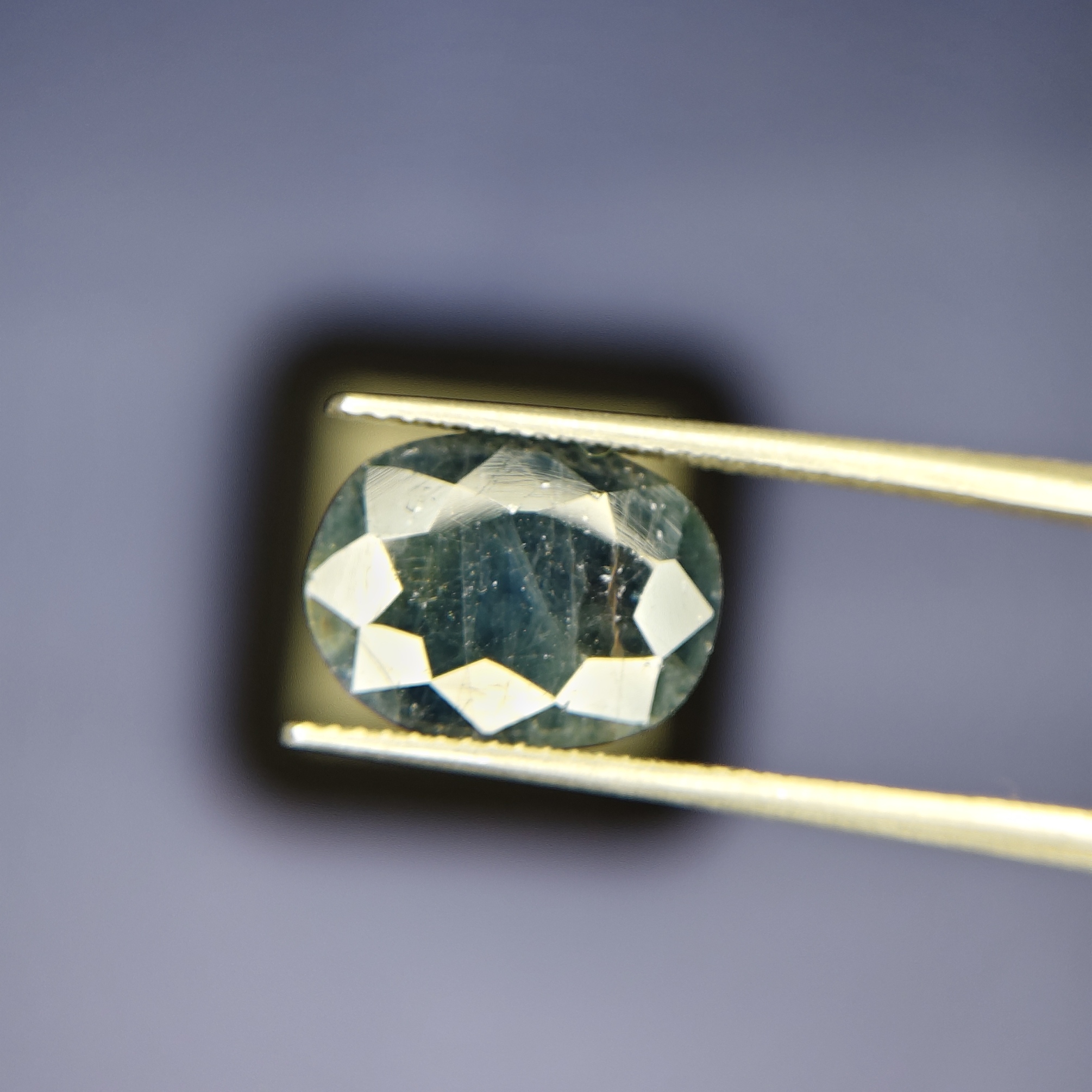 Blue Sapphire 10.200 carat African origin